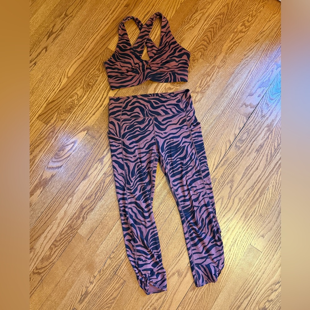 Fabletics Mahogany Zebra Stroke Oasis Leggings & Bra Set, L - Picture 2 of 6